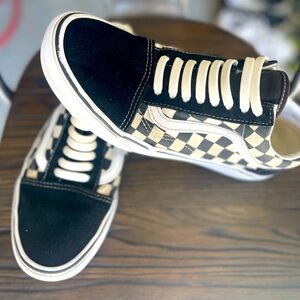 Van’s size 8 women’s. Great condition.